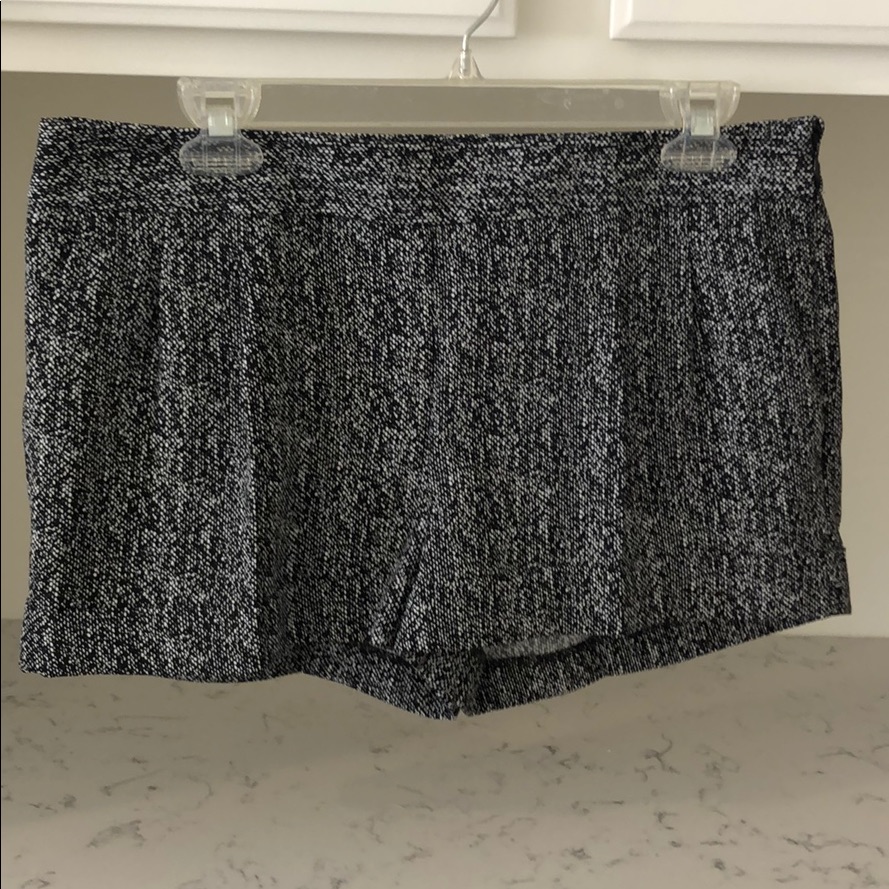 Black/White Dress Shorts With Pockets